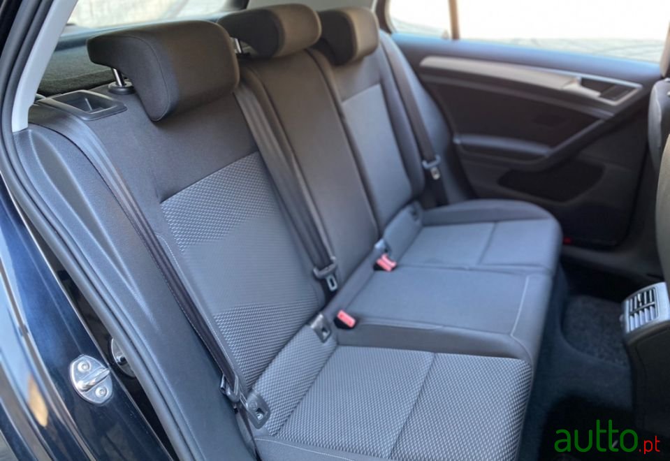 2018' Volkswagen Golf photo #5