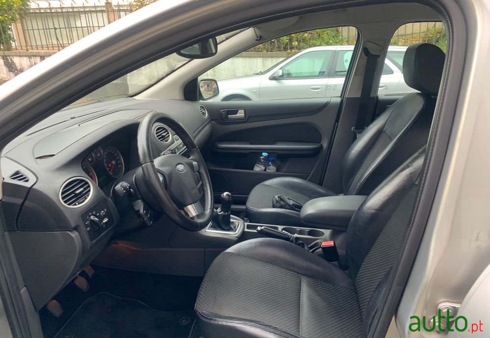 2005' Ford Focus photo #5