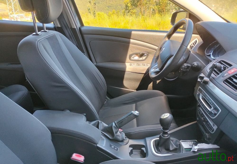 2010' Renault Megane Sport Tourer photo #6