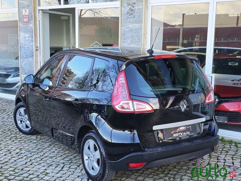 2010' Renault Scenic photo #4