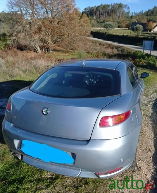 2004' Alfa Romeo GT photo #2