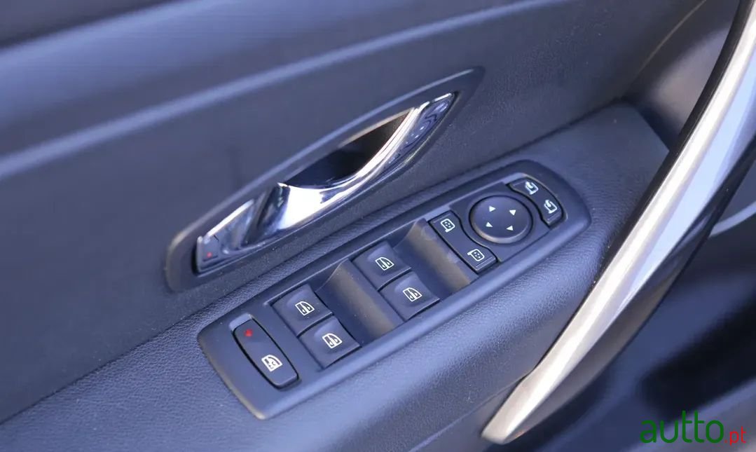 2012' Renault Megane Sport Tourer photo #6