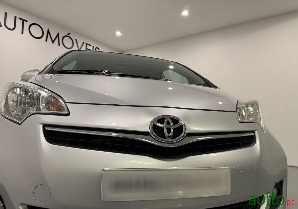 2011' Toyota Verso-S photo #4