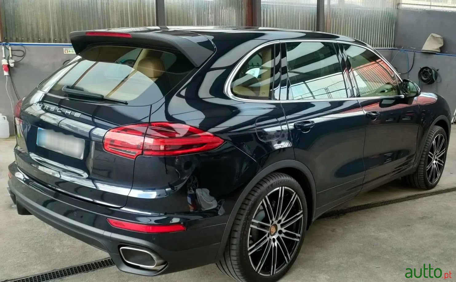 2015' Porsche Cayenne photo #3