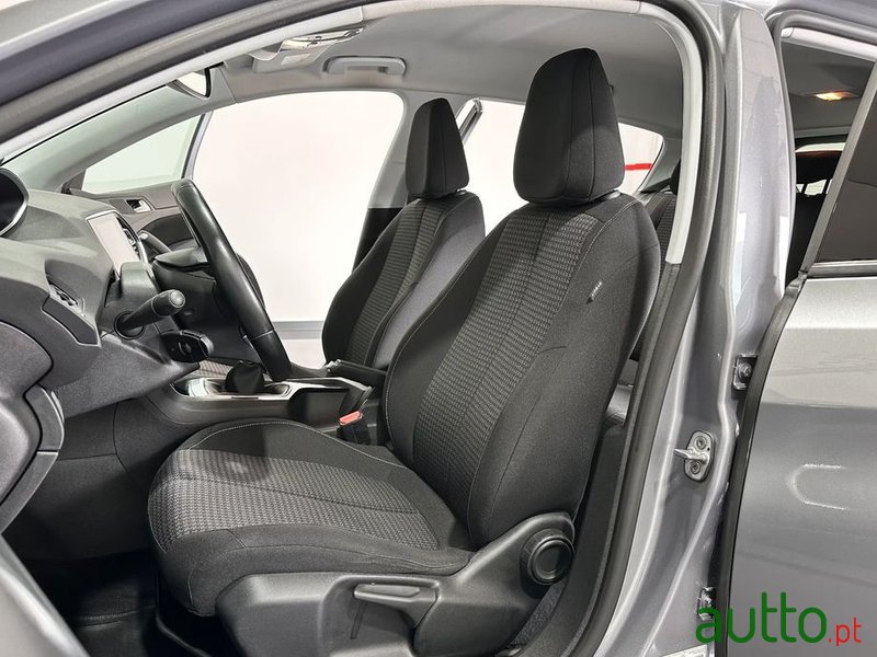 2019' Peugeot 308 1.5 Bluehdi Style photo #6
