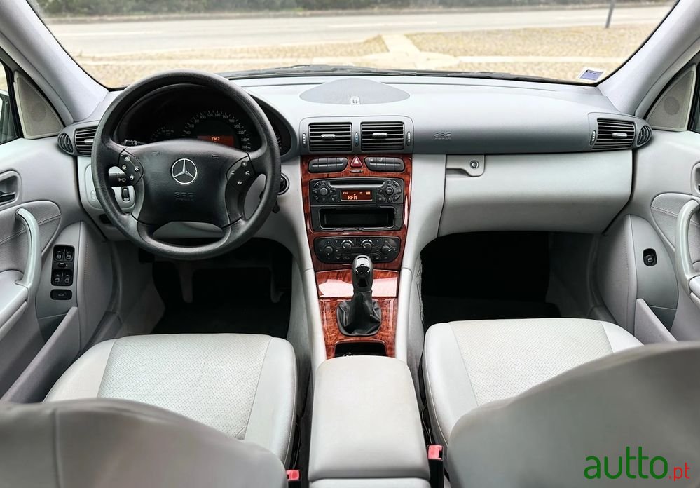 2001' Mercedes-Benz C 200 Classic photo #4