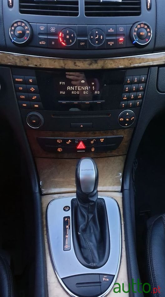 2005' Mercedes-Benz E 220 photo #6