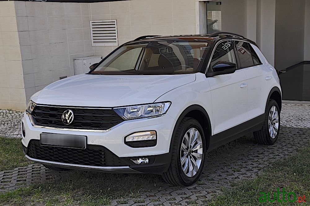 2021' Volkswagen T-Roc 1.0 Tsi photo #2
