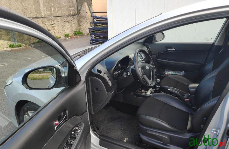 2010' Hyundai I30Cw photo #1