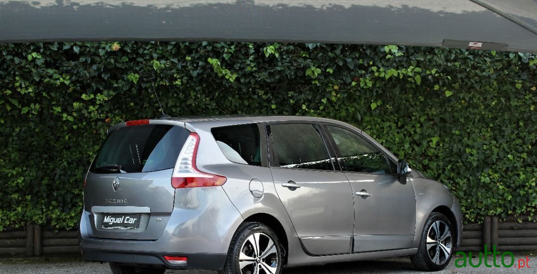 2012' Renault Grand Scenic photo #4