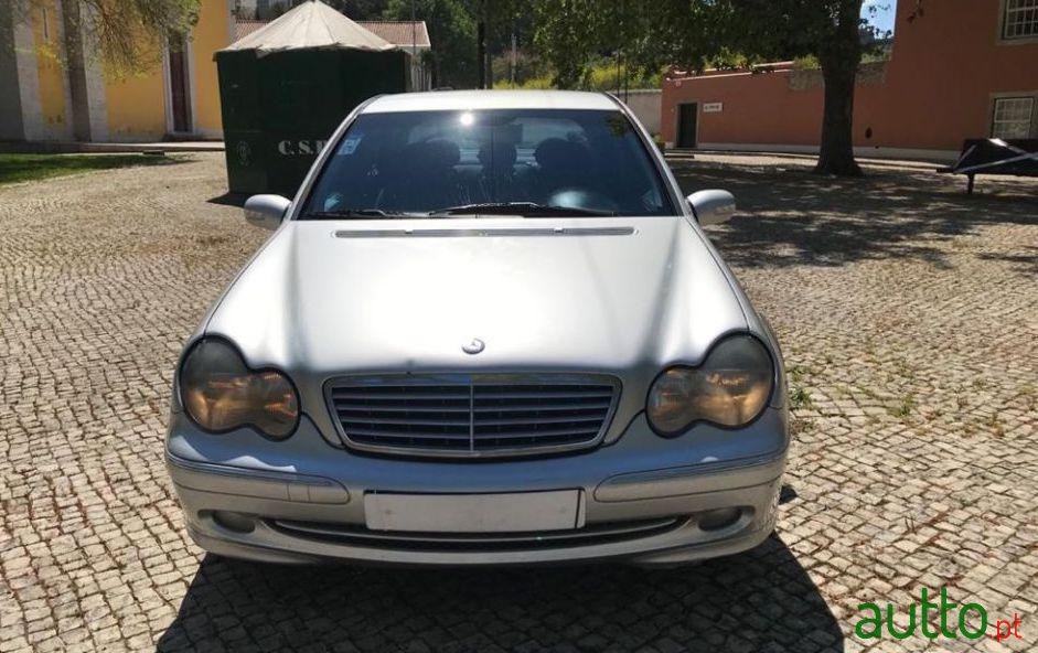 2002' Mercedes-Benz C-220 Cdi Avantgarde photo #1