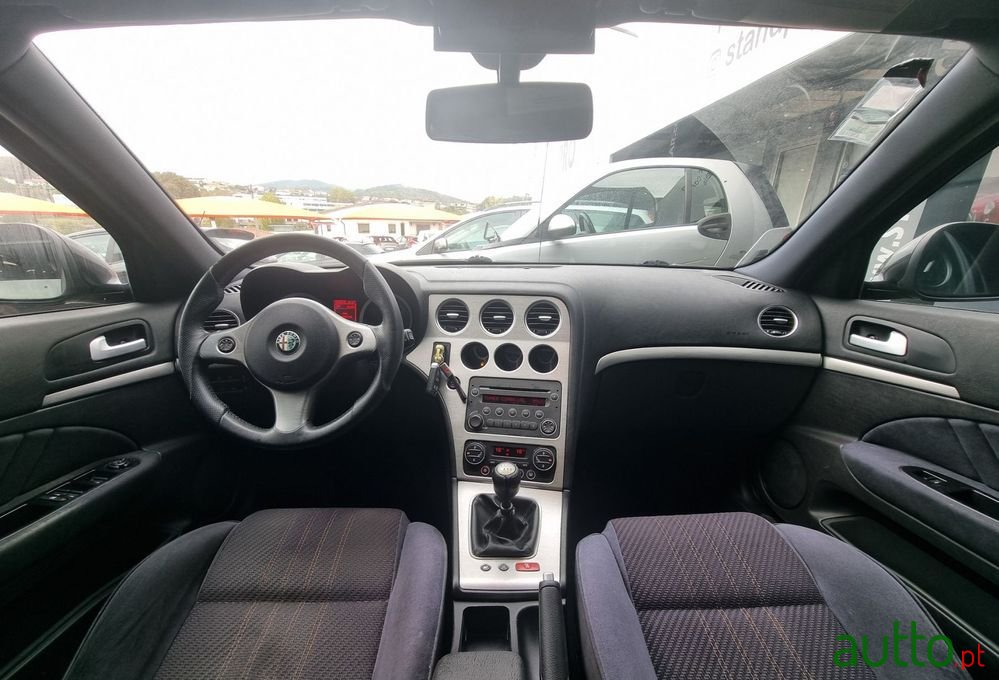 2010' Alfa Romeo 159 Sportwagon photo #6