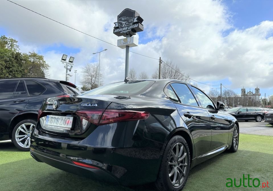 2017' Alfa Romeo Giulia photo #3