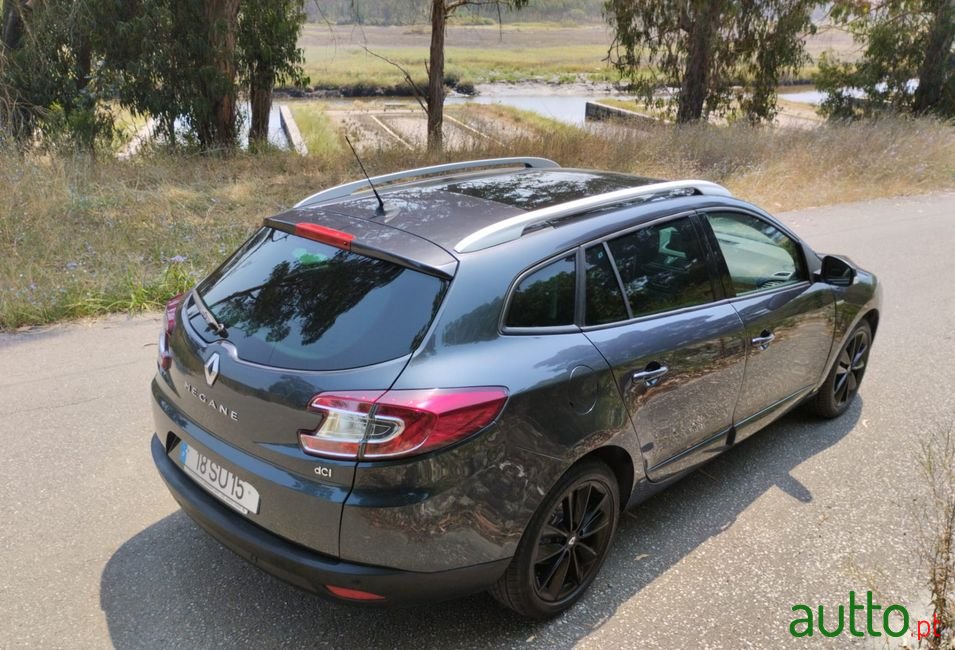 2012' Renault Megane Sport Tourer photo #3