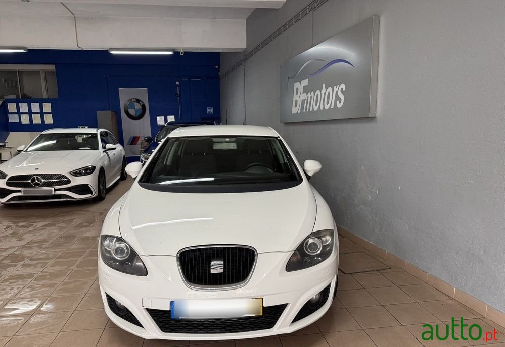 2011' SEAT Leon photo #2