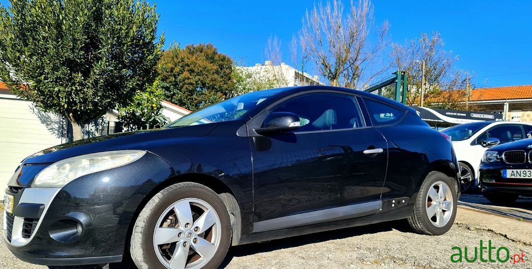 2010' Renault Megane Coupe photo #2