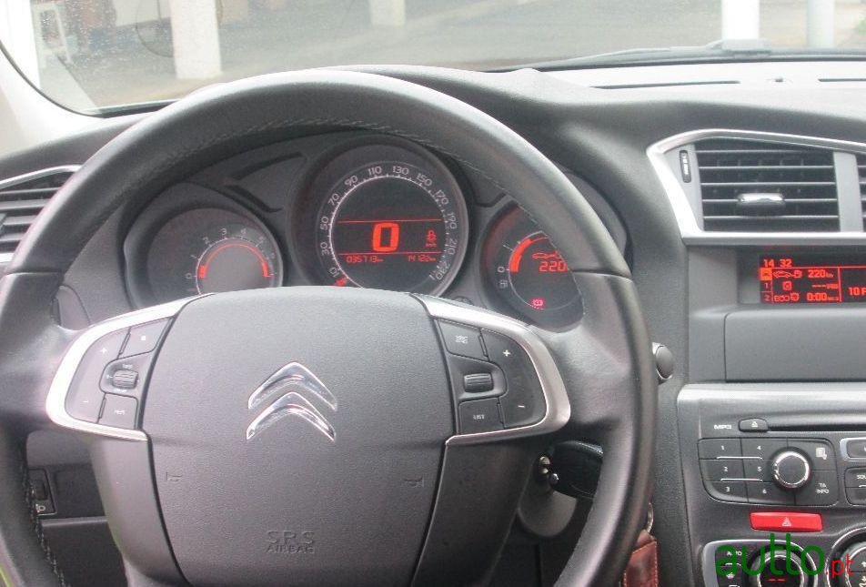 2014' Citroen C4 1.2 Thp 130Cv photo #2