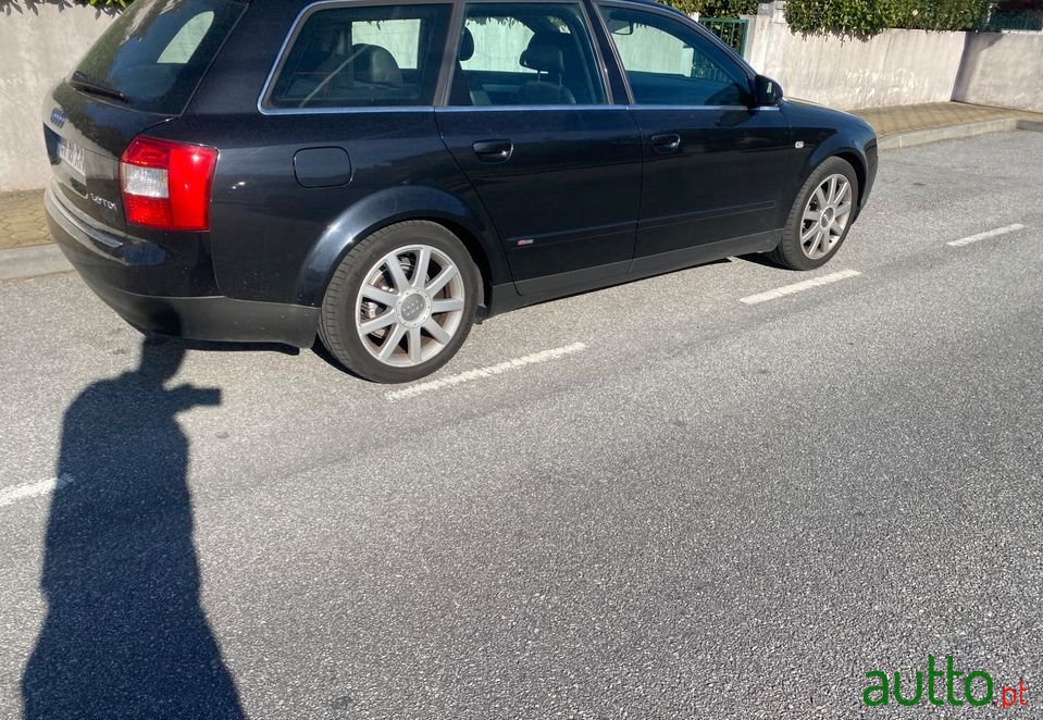 2004' Audi A4 Avant photo #1