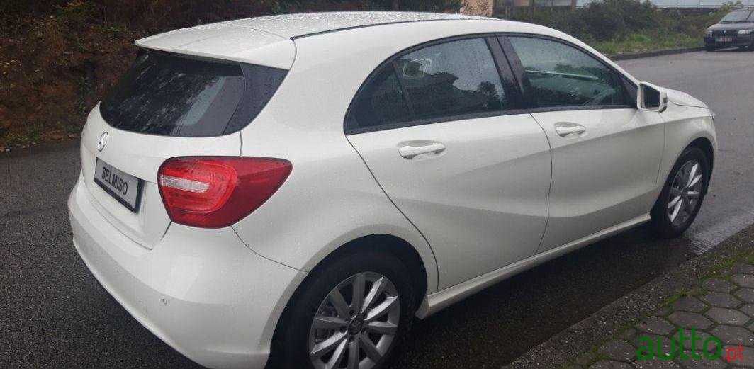 2015' Mercedes-Benz A-180 Revisões Na Marca photo #1