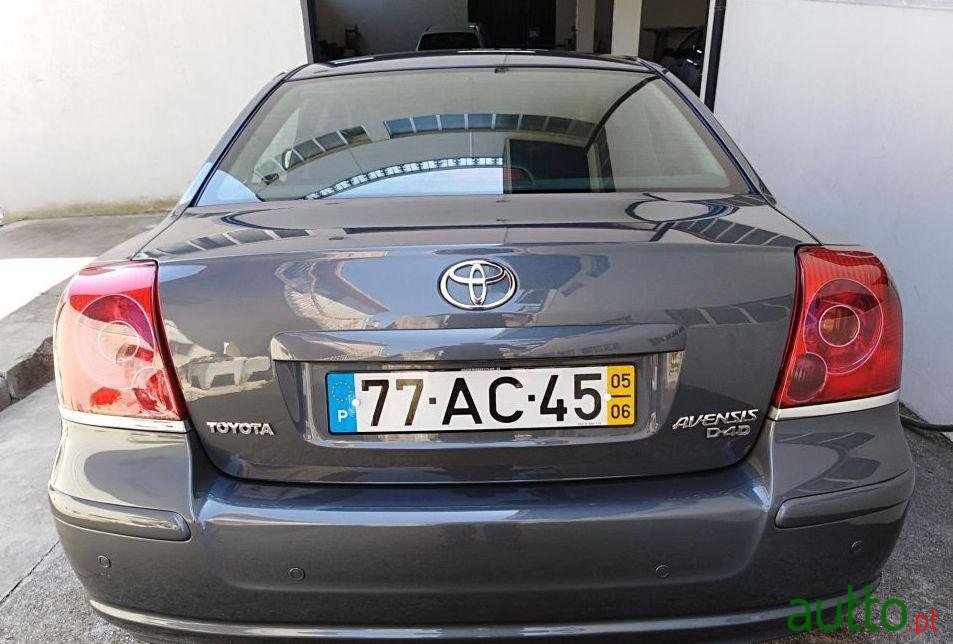 2005' Toyota Avensis photo #3