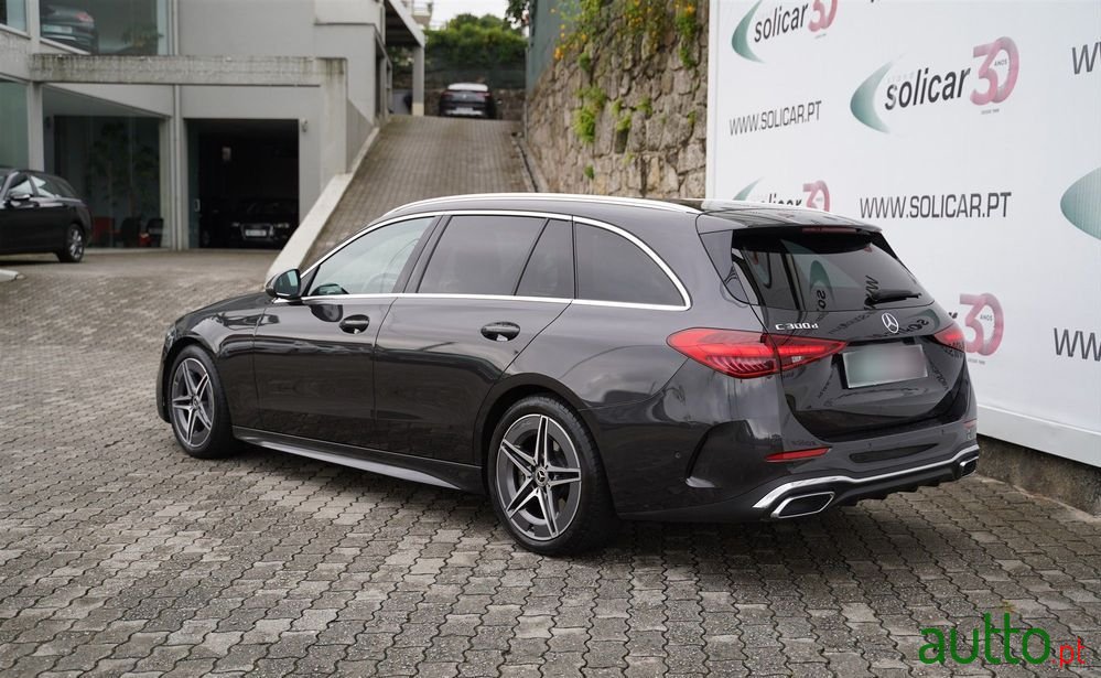 2022' Mercedes-Benz Classe C photo #2