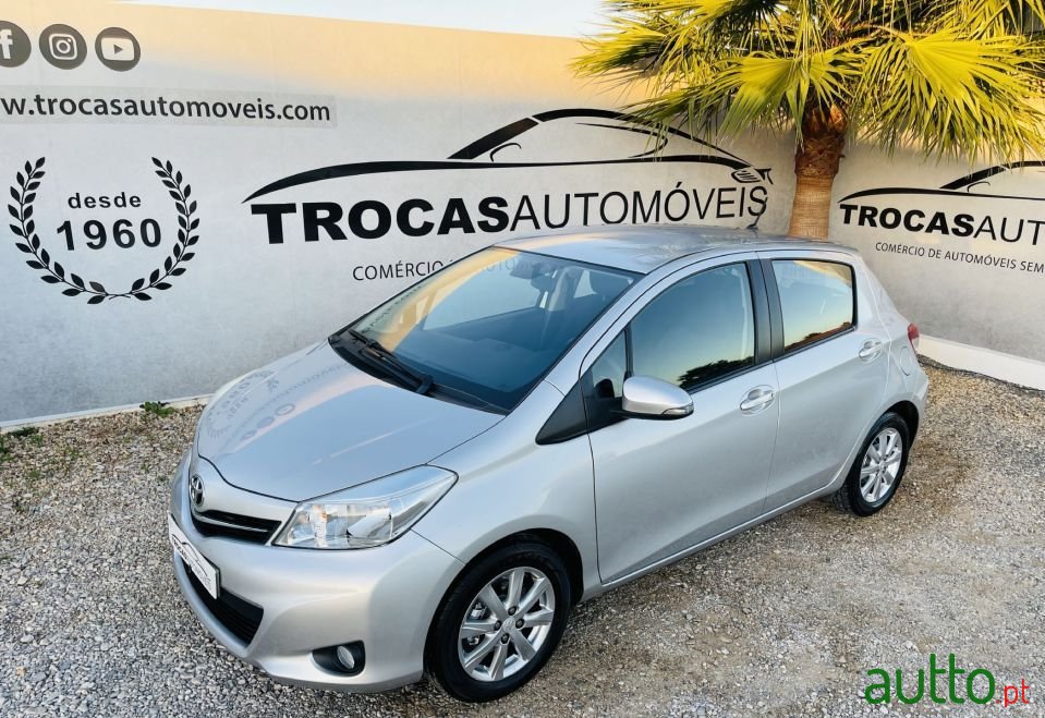 2014' Toyota Yaris photo #2