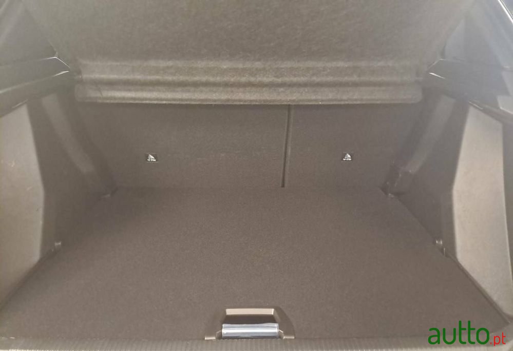 2023' Peugeot 2008 photo #6