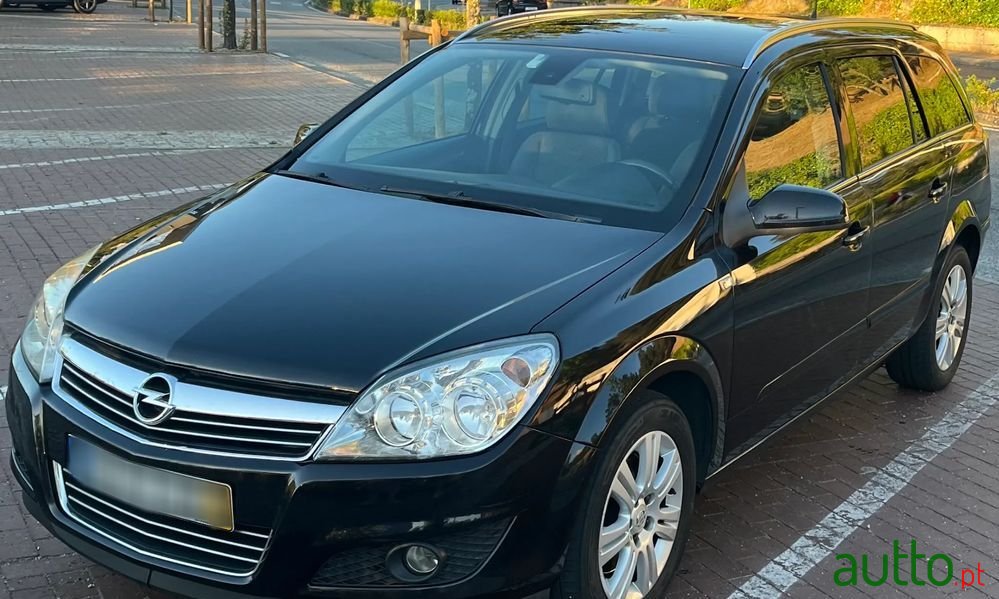 2008' Opel Astra 1.7 Cdti Cosmo photo #1