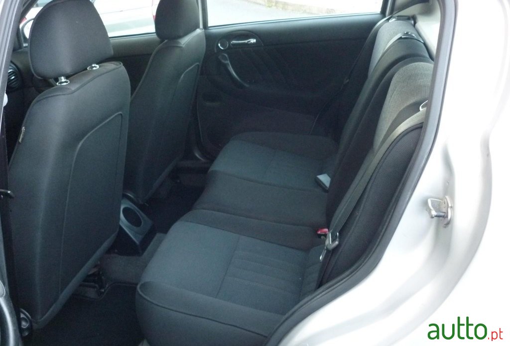 2005' Alfa Romeo 147 photo #5