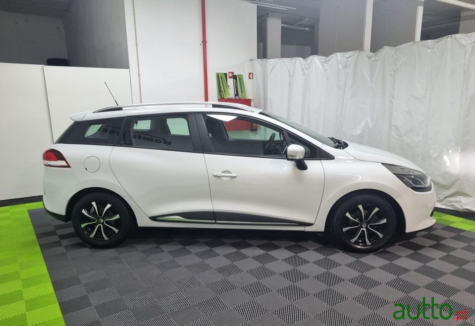 2014' Renault Clio Sport Tourer photo #4