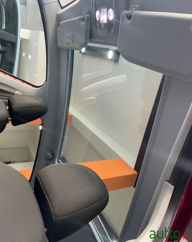 2018' Peugeot 208 photo #2