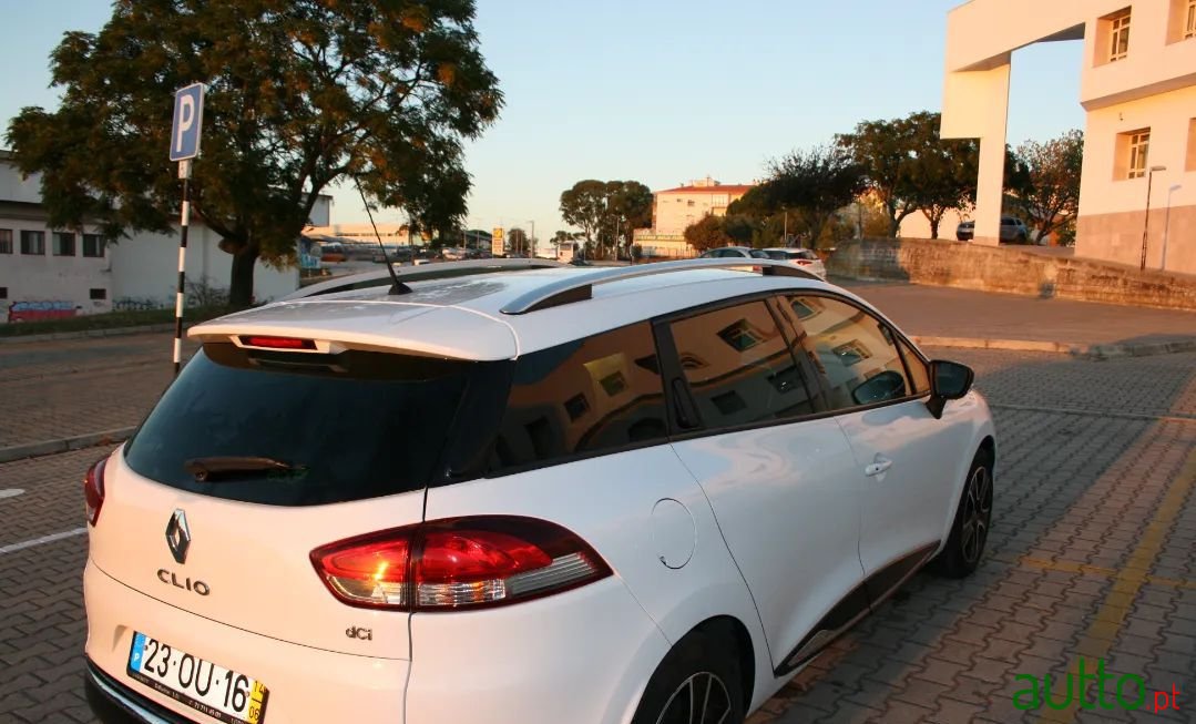 2014' Renault Clio Sport Tourer photo #6