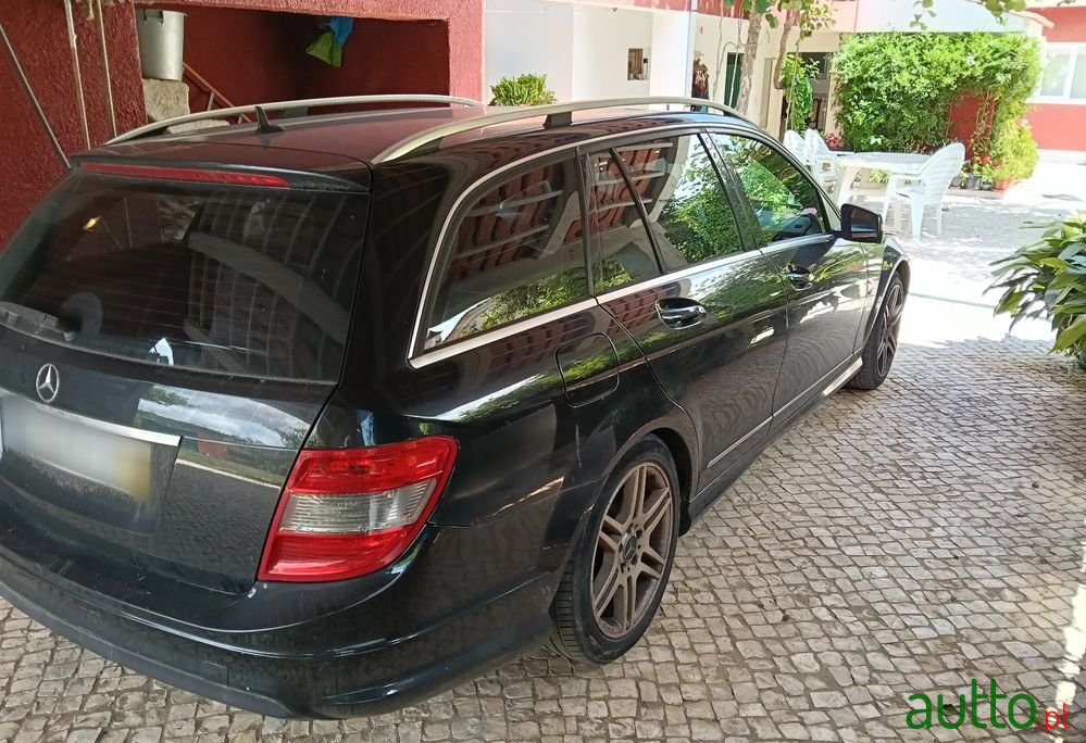 2009' Mercedes-Benz Classe C photo #3