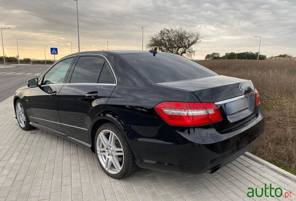 2010' Mercedes-Benz Classe E photo #2