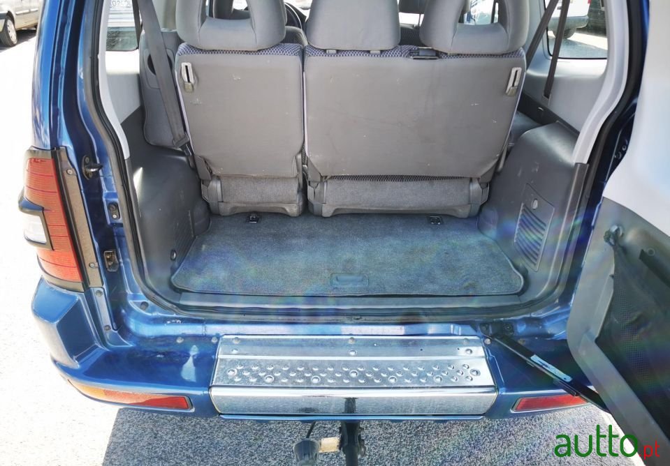 2001' Mitsubishi Pajero photo #6