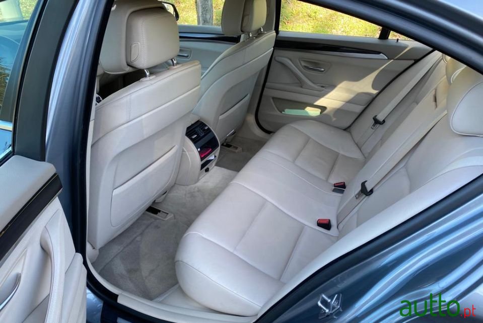 2010' BMW 525 photo #4