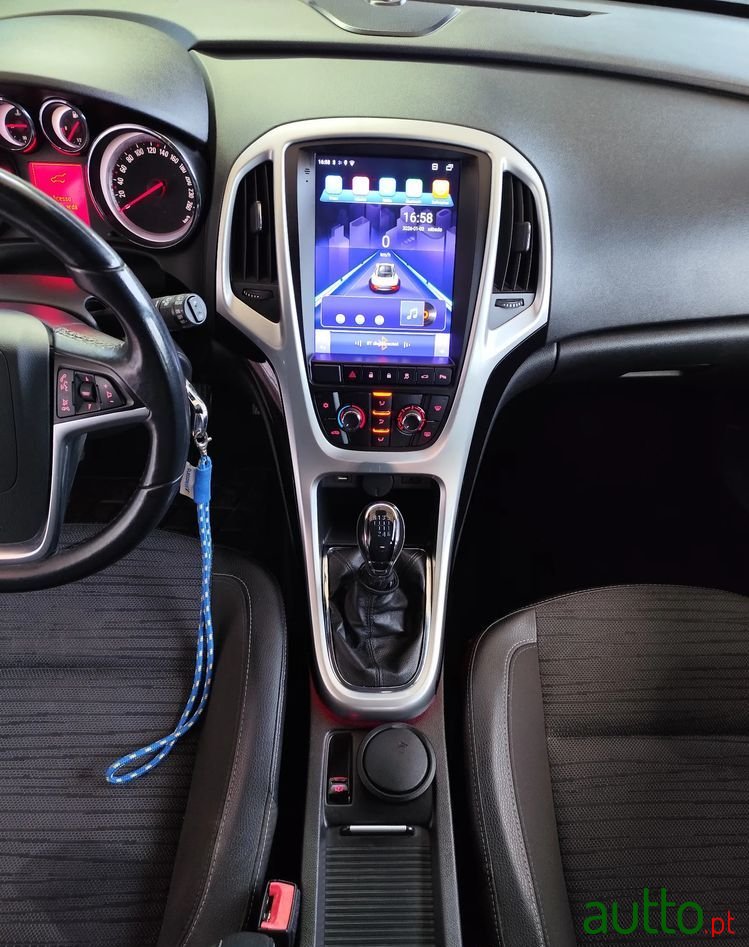 2015' Opel Astra Sports Tourer photo #4