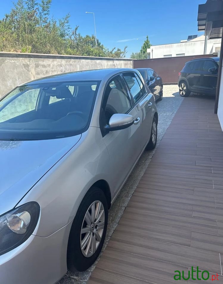 2010' Volkswagen Golf photo #5