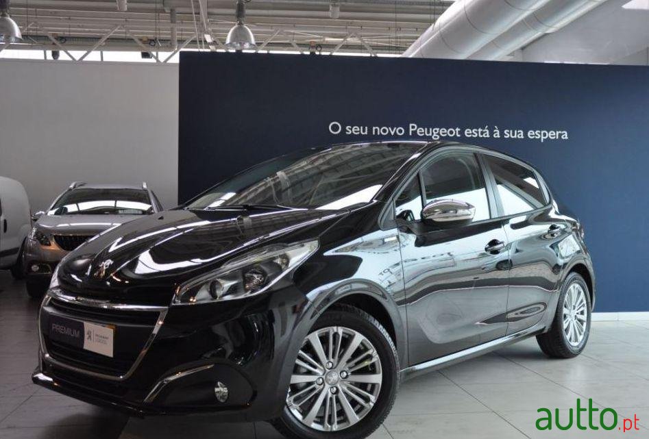 2018' Peugeot 208 Style 1.2 Puretech 82 Cvm5 photo #1