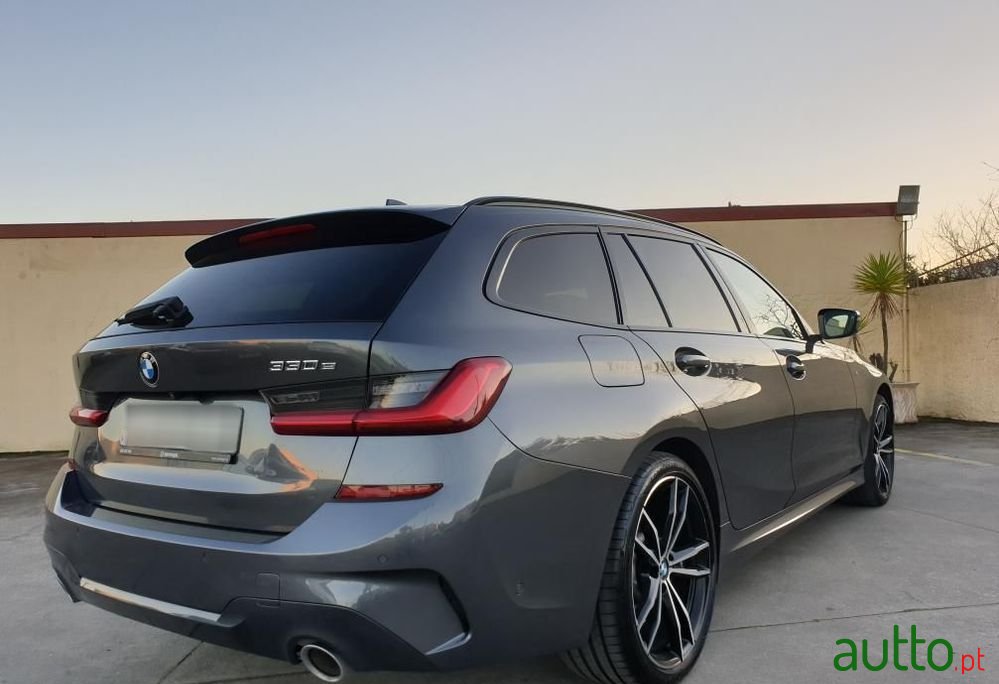 2020' BMW 330 photo #3