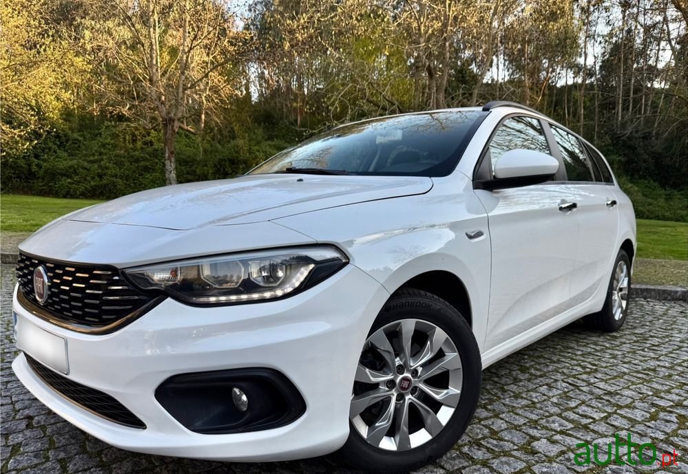 2020' Fiat Tipo Station Wagon photo #2