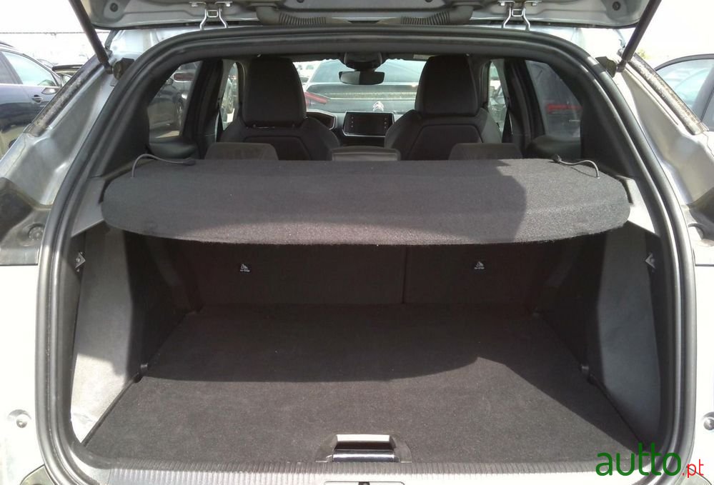 2023' Peugeot e-2008 50 Kwh Gt Pack photo #5