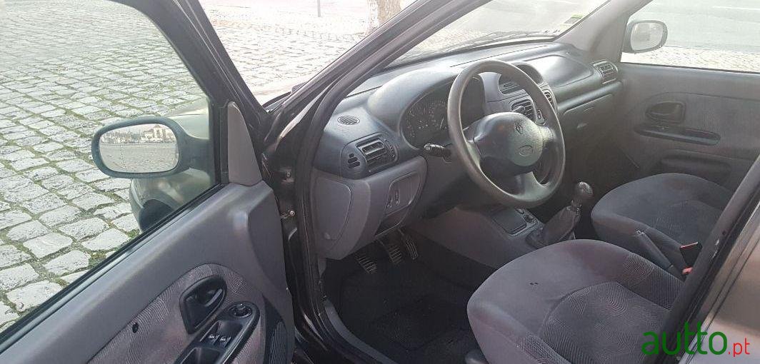 2000' Renault Clio Rxe 1.2 photo #3