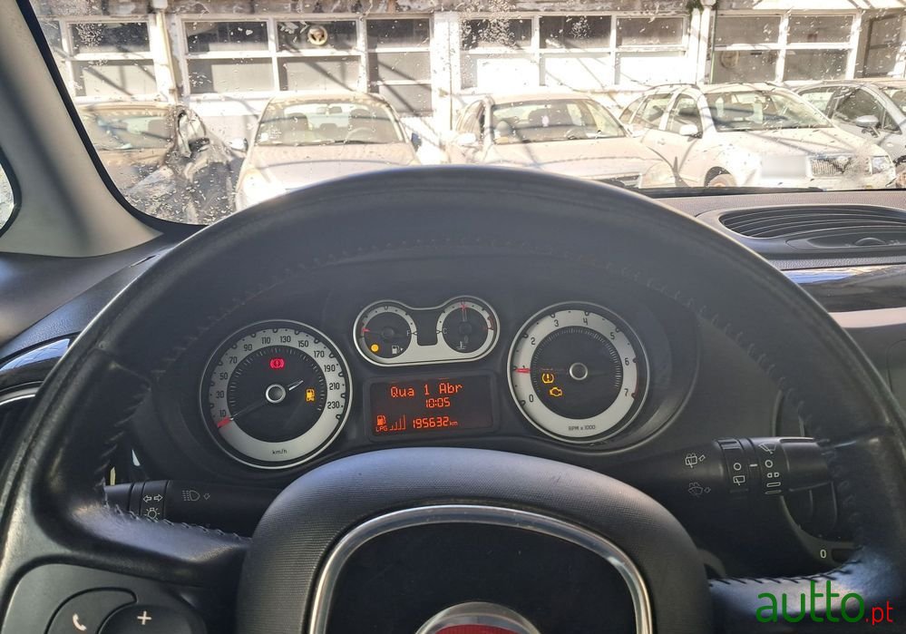 2014' Fiat 500L photo #4