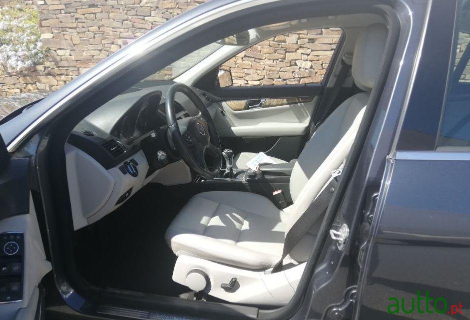 2009' Mercedes-Benz C-220 Nacional photo #2