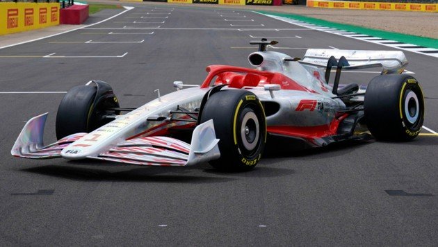 F1 reveals new 2022 car with focus on improving racing