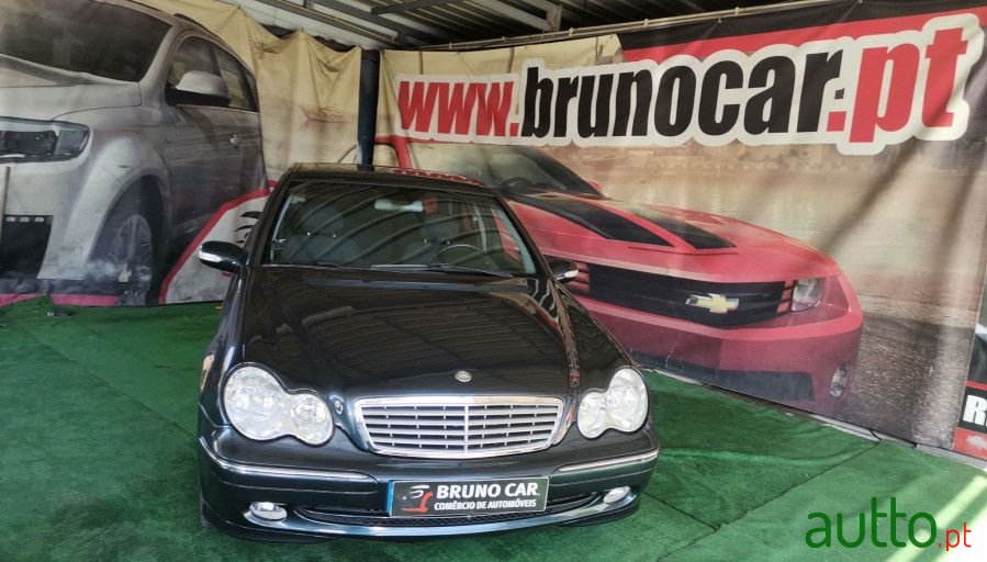 2003' Mercedes-Benz C-220 photo #2