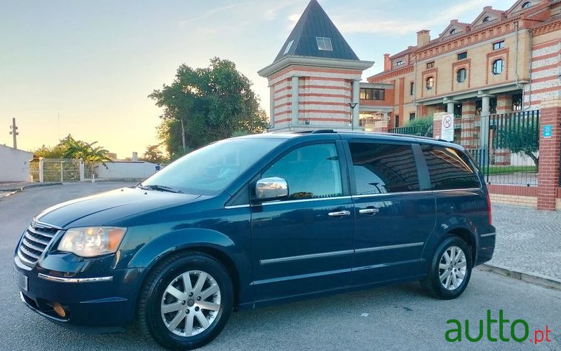 2008' Chrysler Grand Voyager photo #3