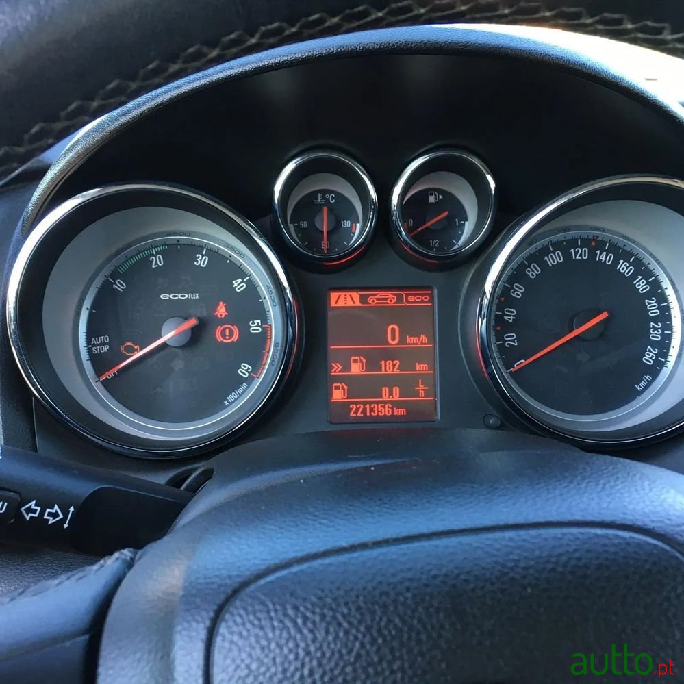 2013' Opel Astra Sports Tourer photo #5