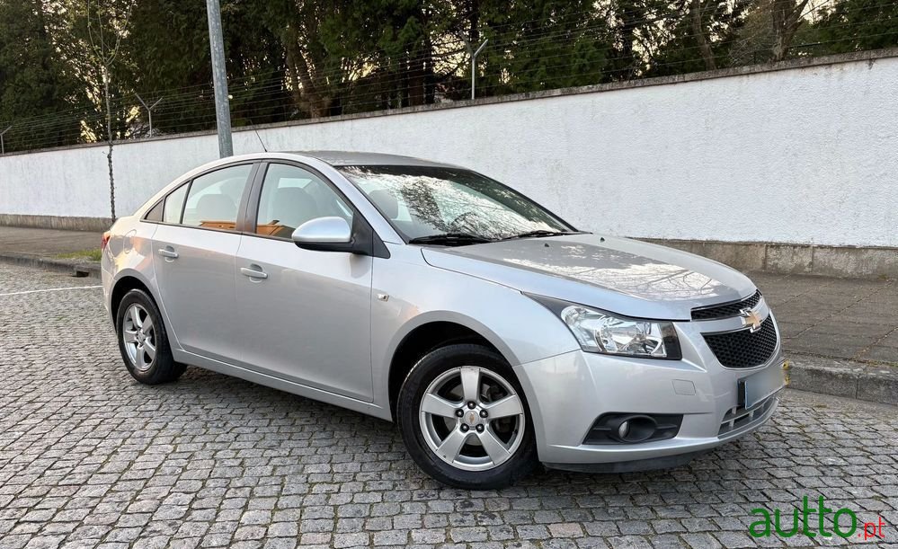 2010' Chevrolet Cruze 1.6 Ls photo #1